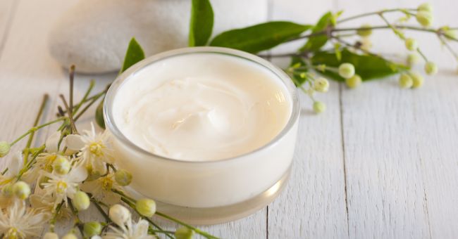 Gli oli essenziali per la cura del viso